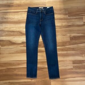 Wins Levi’s 311 Shaping Skinny dark wash jeans. Size 30. Like new condition.